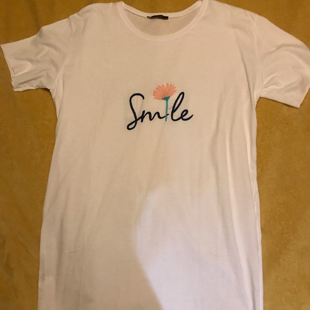 Long shirt, with cuts in the sides